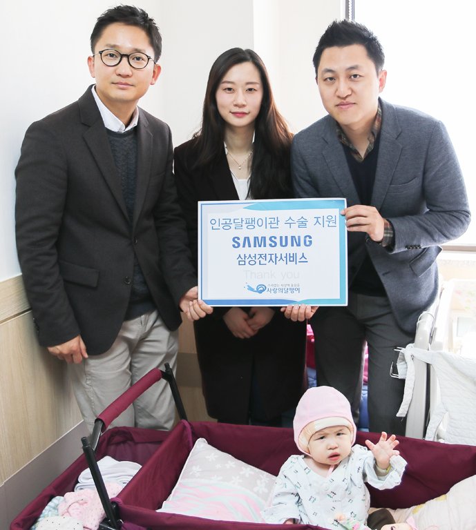 청각장애아동과 관계자 사진