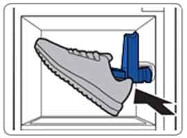 슈드레서 다양한 기능에 대한 슈트리 사용 방법 슈드레서 다양한 기능에 대한 슈트리 사용 방법 슈트리에 신발을 장착한 상태로 에어 홀 홈 끝까지 밀어 넣는 모습