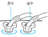  급수호스 설치에 대한 세탁기 뒷면에 있는 급수호스 연결구에 급수호스를 연결 하십시오.