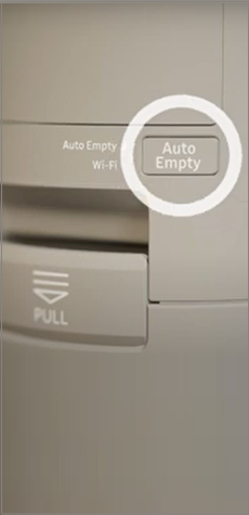청정스테이션의 전면 덥개를 열어 Auto Empty 버튼 켜기 