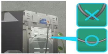 급수호스가 꺽인 상태와 정상인 상태