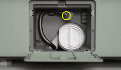 잔수제거 호스를 빼고 호스 끝의 마개를 분리