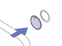 안전장치 마개를 고정홈에 끼우는 이미지