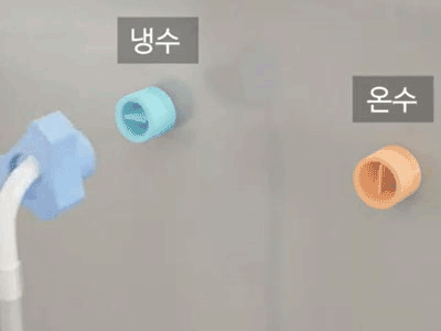 세탁기 뒷쪽 연결부에 급수호스를 연결