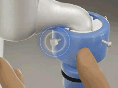 커플러에 있는 4개의 나사를 체결