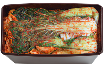 겉입으로 김치를 덮은 상태