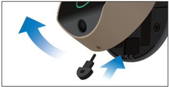 얇은 막대기가 있는 공구를 도어캠 하단 구멍에 넣고 밀면서 기기를 위로 올려서 분리해주세요.    도어캠을 브라켓에서 탈거 과정에서 떨어뜨리지 않도록 도어캠 본체를 꼭 잡아주세요