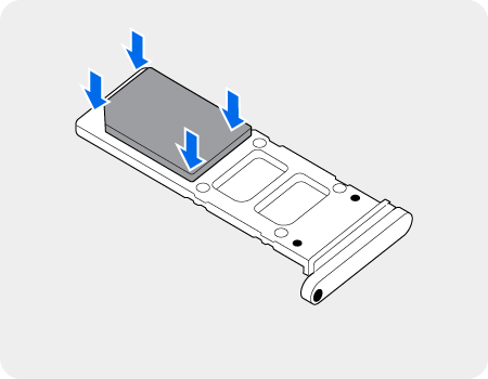유심 카드의 금속 단자 부분이 아래로 향하게 트레이에 놓은 후 트레이에 맞춰 끼우세요.