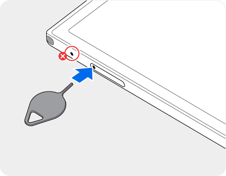 트레이 분리핀으로 유심 트레이 홈을 눌러 분리하세요