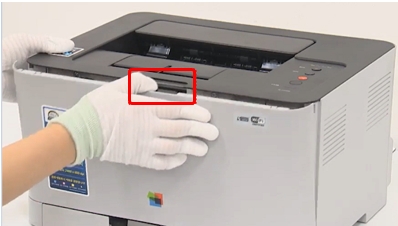  SL-C51x 시리즈 폐토너통 교체를 위해 프린터 전면 덮개를 여는 화면