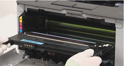 폐토너통 옆면에 센서가 있는 위치 화면