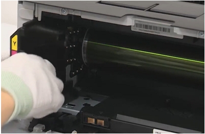 폐토너통 옆면에 센서가 있는 위치 화면