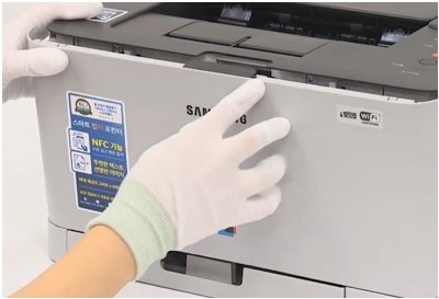 폐토너통 옆면에 센서가 있는 위치 화면