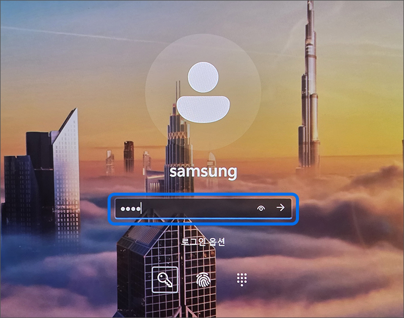설정해 놓은 Windows 암호 또는 PIN 번호를 입력하여 로그인을 진행하세요