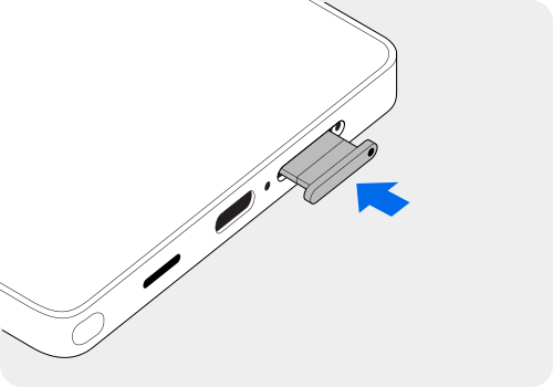 4단계) USIM 카드가 끼워진 심카드 트레이를 기기의 트레이 슬롯에 다시 삽입하세요. 