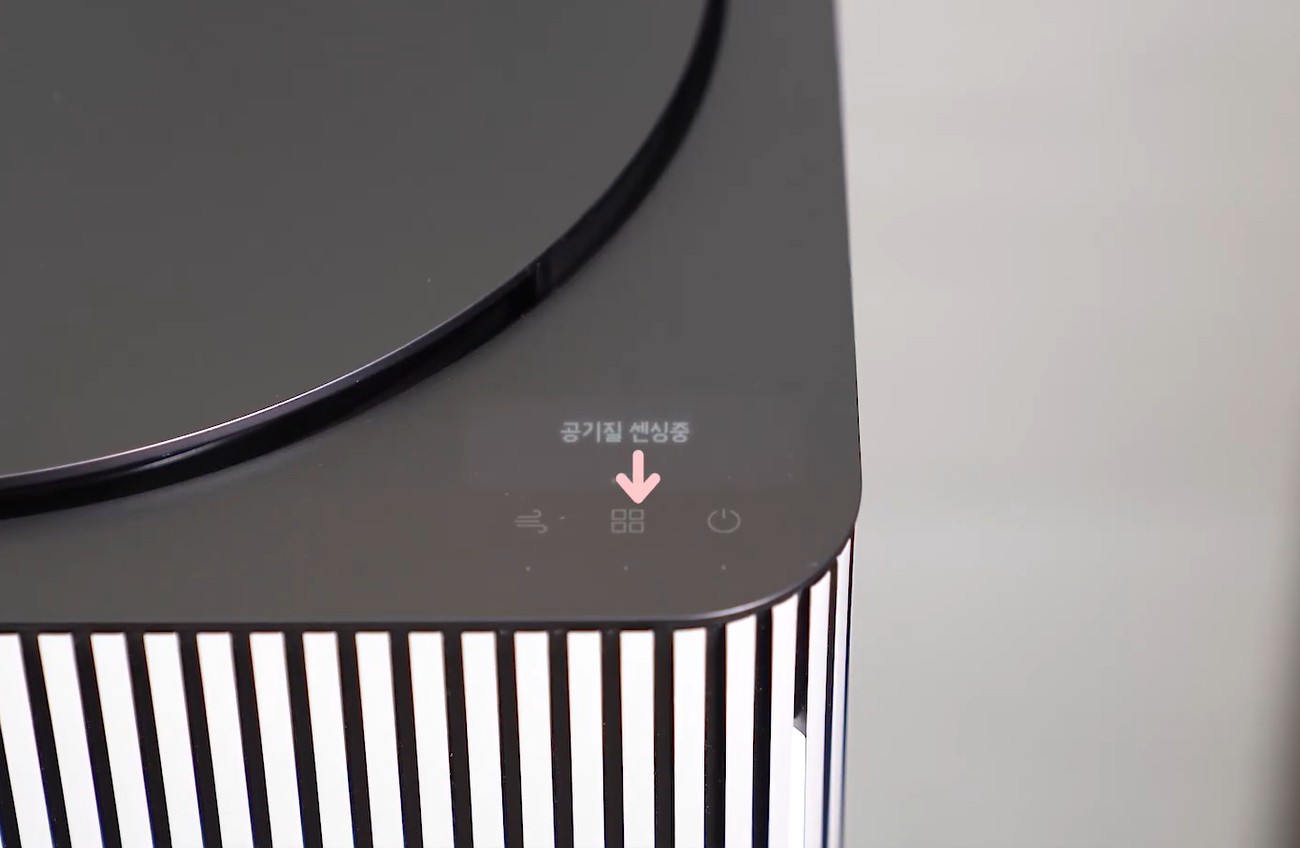 모드 버튼을 3초간 길게 누른 후 전원 버튼을 눌러 필터 사용시간을 초기화