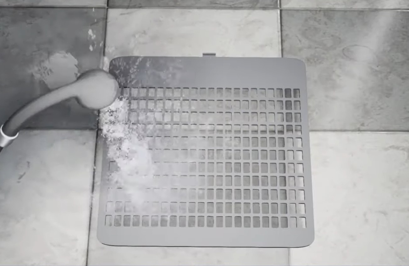 필터세이버는 미지근한 물에 중성세제를 풀어 30분 정도 담금