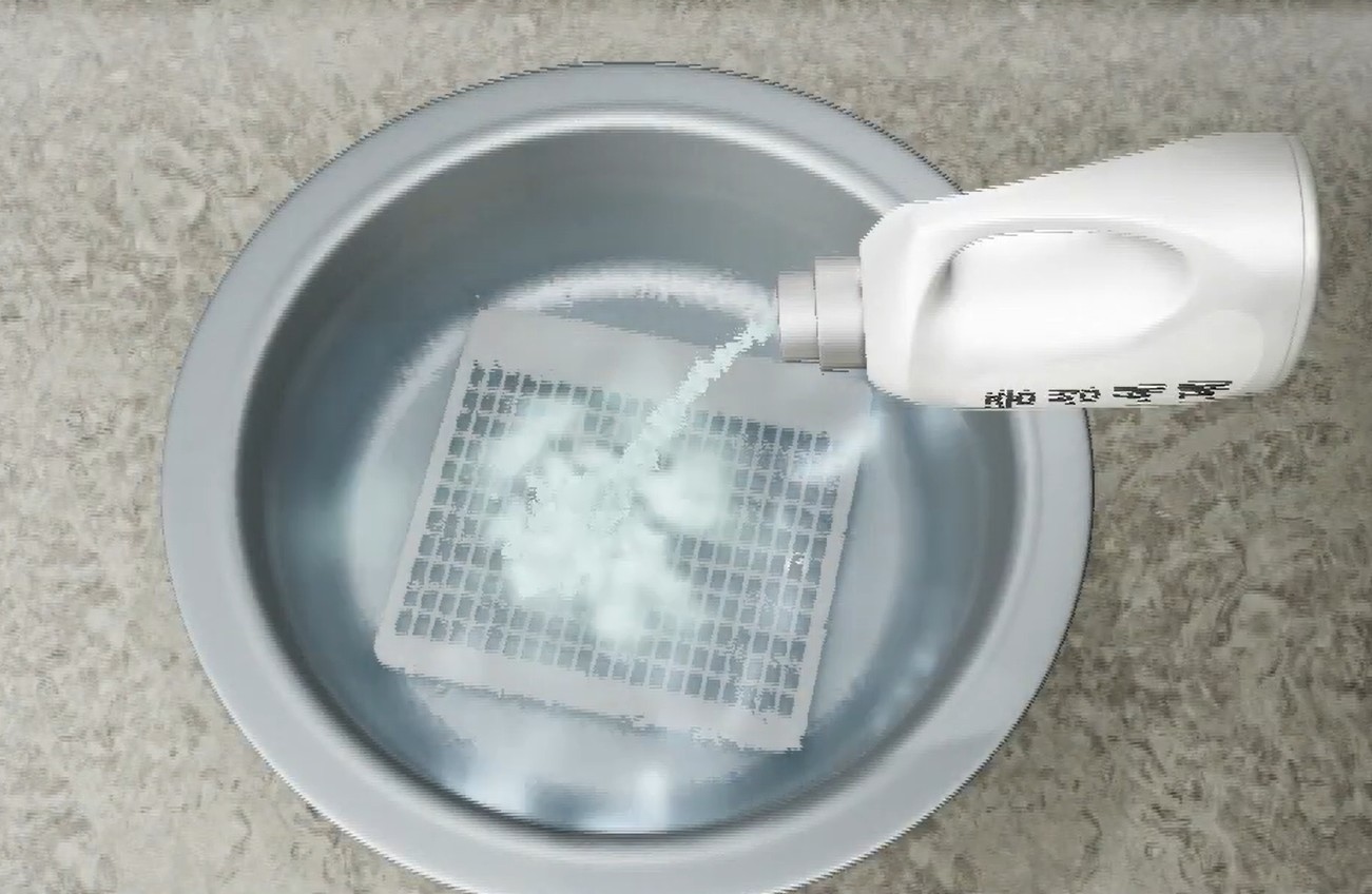 필터세이버는 미지근한 물에 중성세제를 풀어 30분 정도 담근 후, 흐르는 물로 충분히 헹궈 그늘에 건조