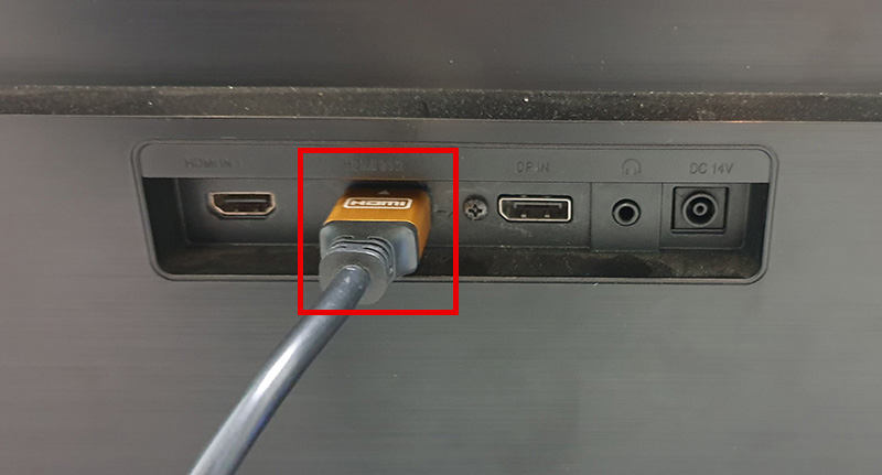 두 번째 외부 디스플레이의 HDMI 포트를 연결하고자하는 디스플레이에 연결