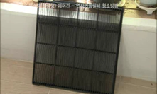 먼지거름필터 물청소 후 그늘에 말리는 이미지