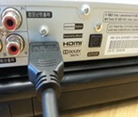 셋톱박스/컨버터에 HDMI 케이블을 연결합니다.