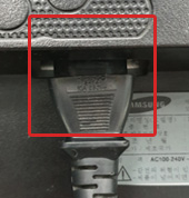 ① 모니터 뒷면 전원코드 접촉이 헐거움